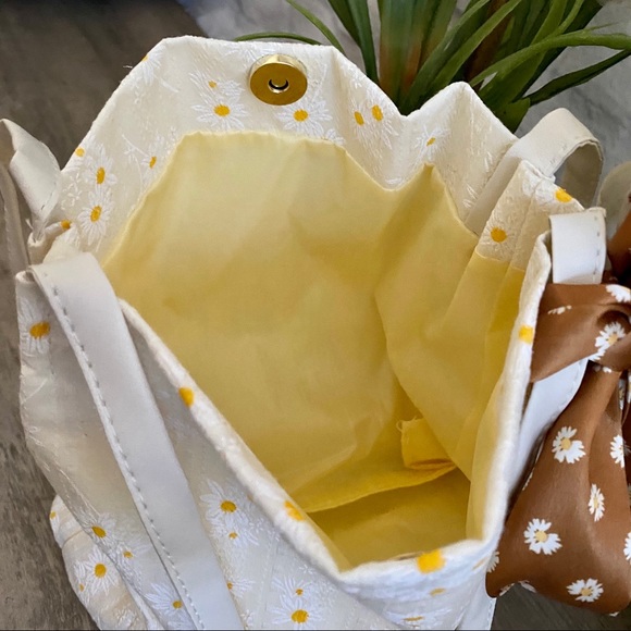 NEW Daisy Purse - Picture 11 of 11